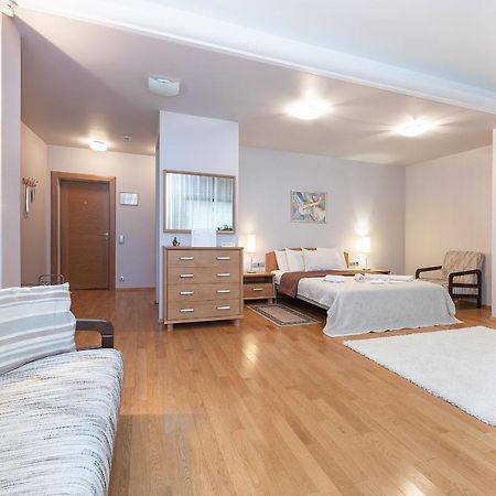 Room In Guest Room - Valensija - Large Suite ยูร์มาลา ภายนอก รูปภาพ