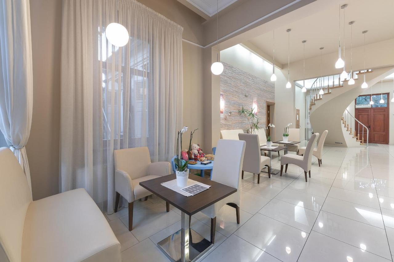 Room In Guest Room - Valensija - Large Suite ยูร์มาลา ภายนอก รูปภาพ