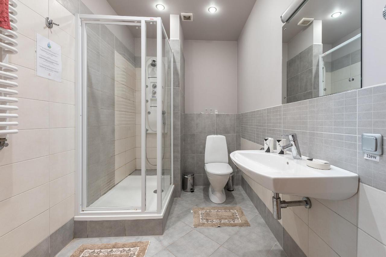 Room In Guest Room - Valensija - Large Suite ยูร์มาลา ภายนอก รูปภาพ
