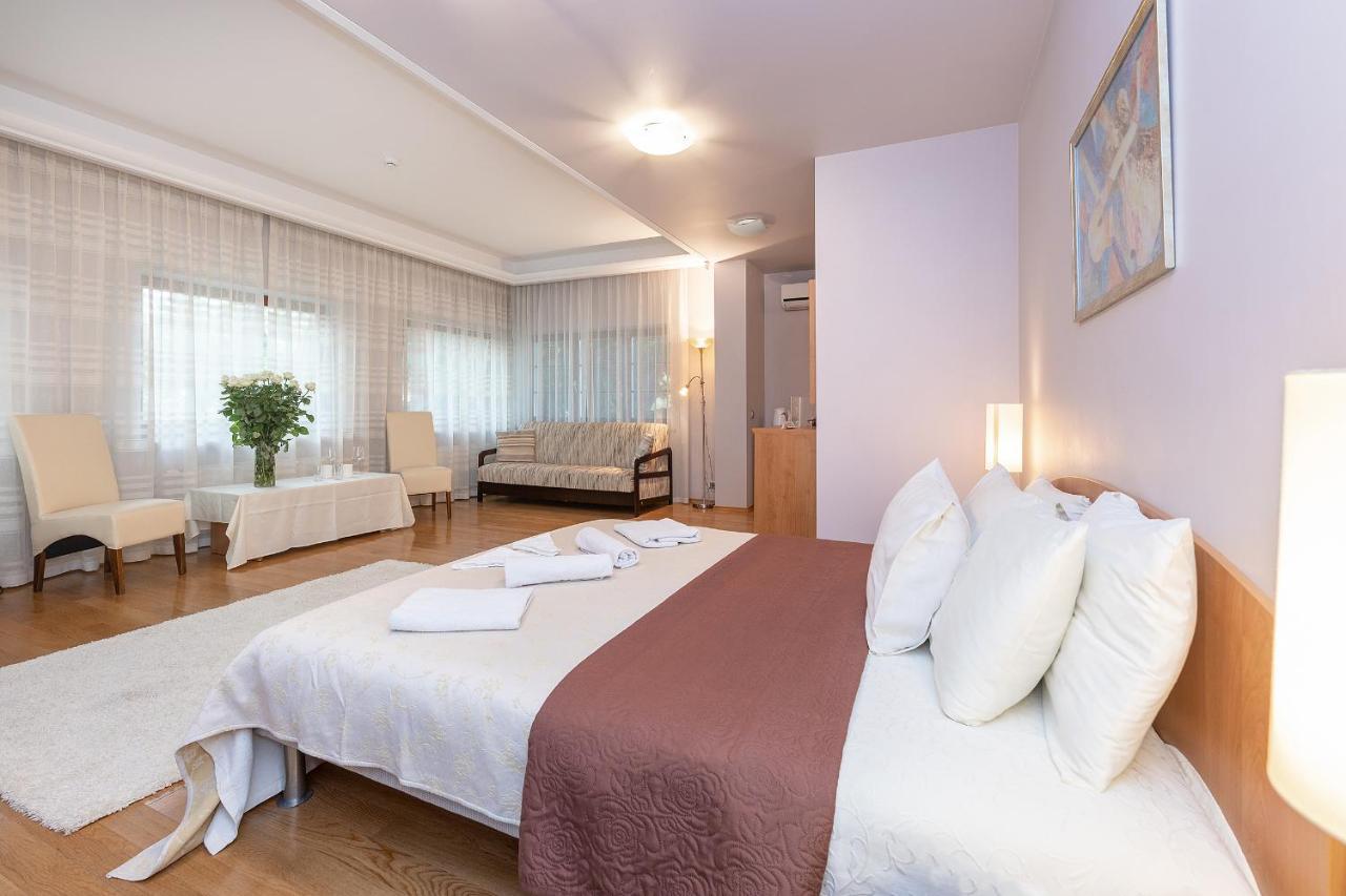 Room In Guest Room - Valensija - Large Suite ยูร์มาลา ภายนอก รูปภาพ