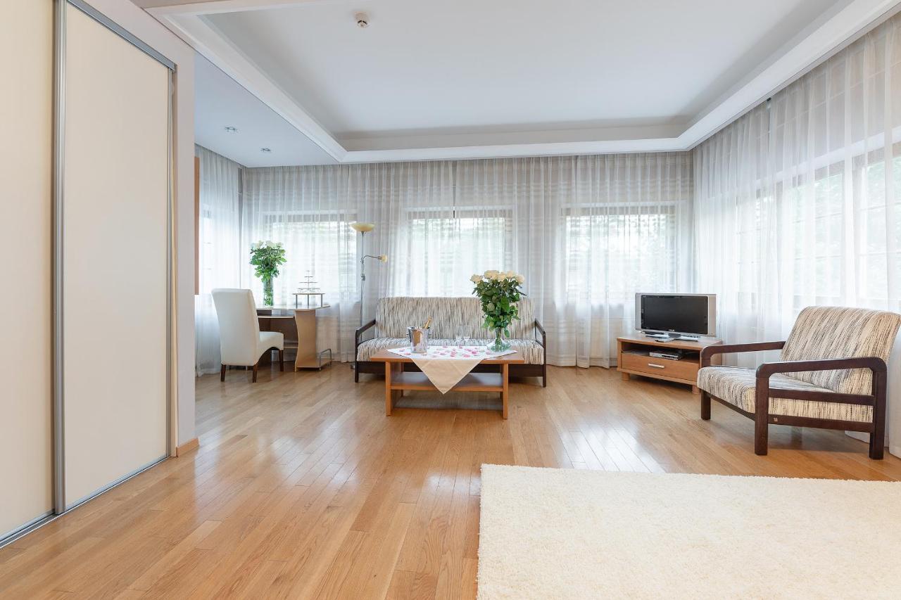 Room In Guest Room - Valensija - Large Suite ยูร์มาลา ภายนอก รูปภาพ