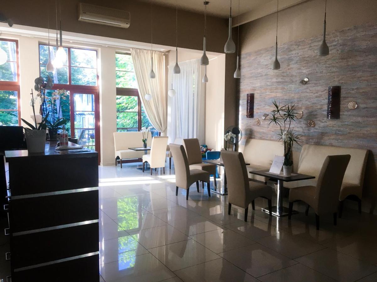 Room In Guest Room - Valensija - Large Suite ยูร์มาลา ภายนอก รูปภาพ