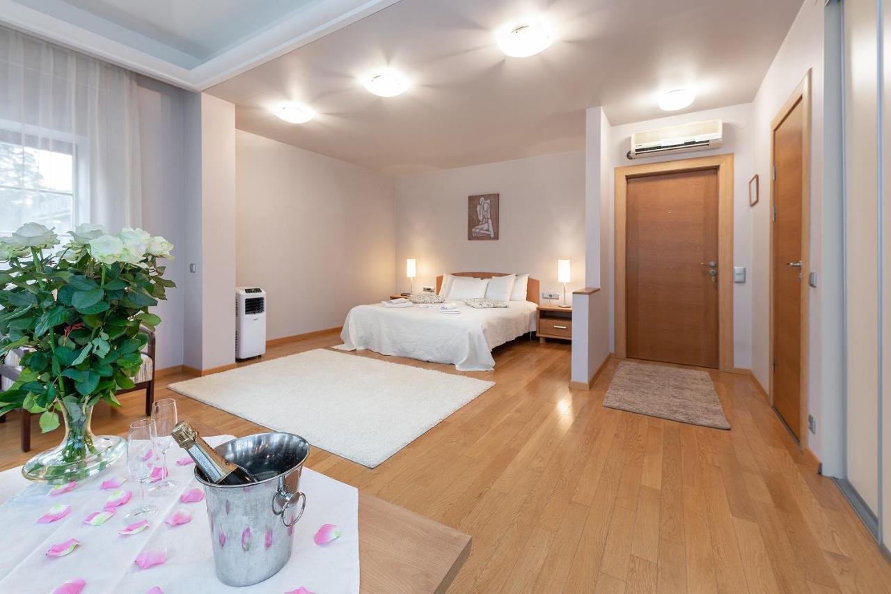 Room In Guest Room - Valensija - Large Suite ยูร์มาลา ภายนอก รูปภาพ