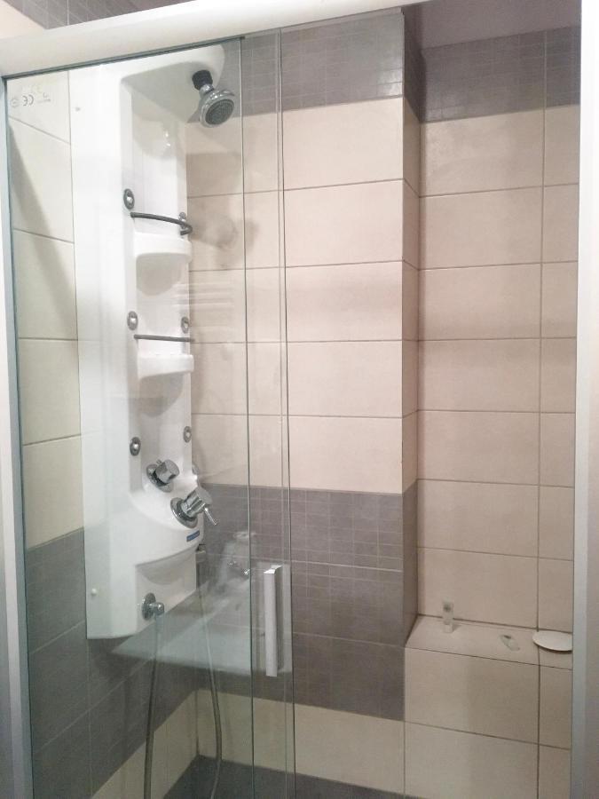 Room In Guest Room - Valensija - Large Suite ยูร์มาลา ภายนอก รูปภาพ