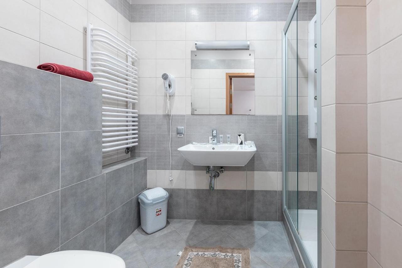 Room In Guest Room - Valensija - Large Suite ยูร์มาลา ภายนอก รูปภาพ