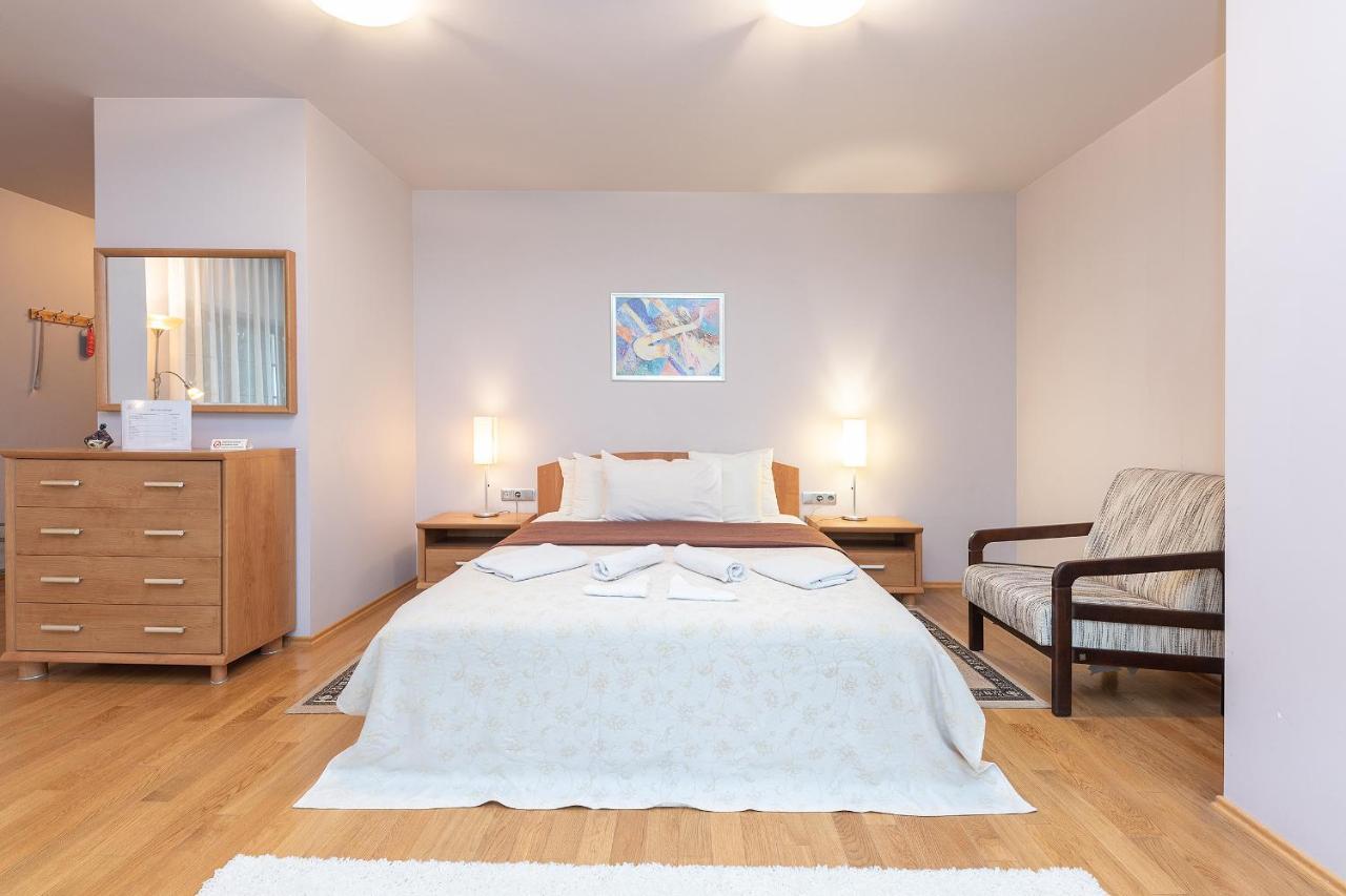 Room In Guest Room - Valensija - Large Suite ยูร์มาลา ภายนอก รูปภาพ