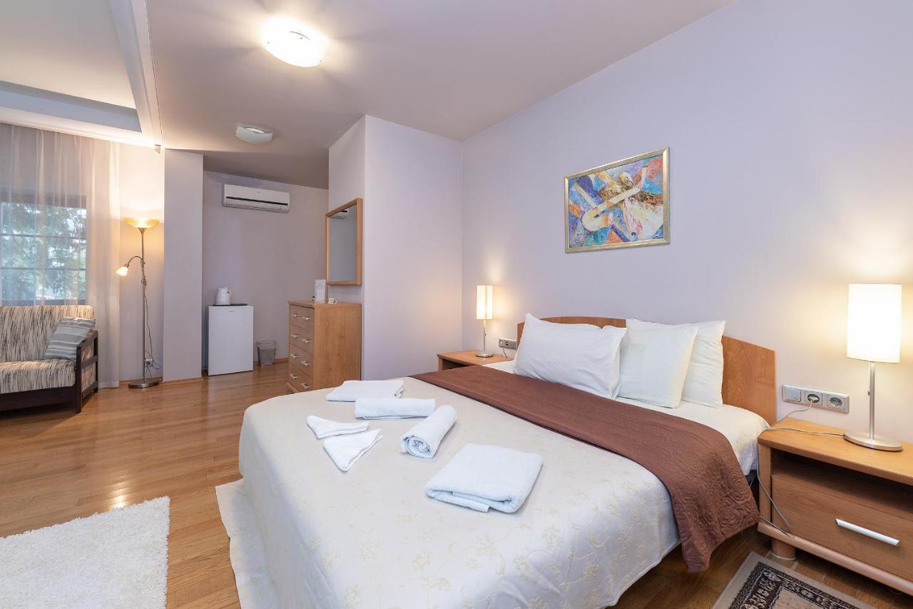 Room In Guest Room - Valensija - Large Suite ยูร์มาลา ภายนอก รูปภาพ