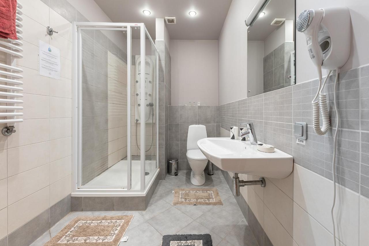 Room In Guest Room - Valensija - Large Suite ยูร์มาลา ภายนอก รูปภาพ